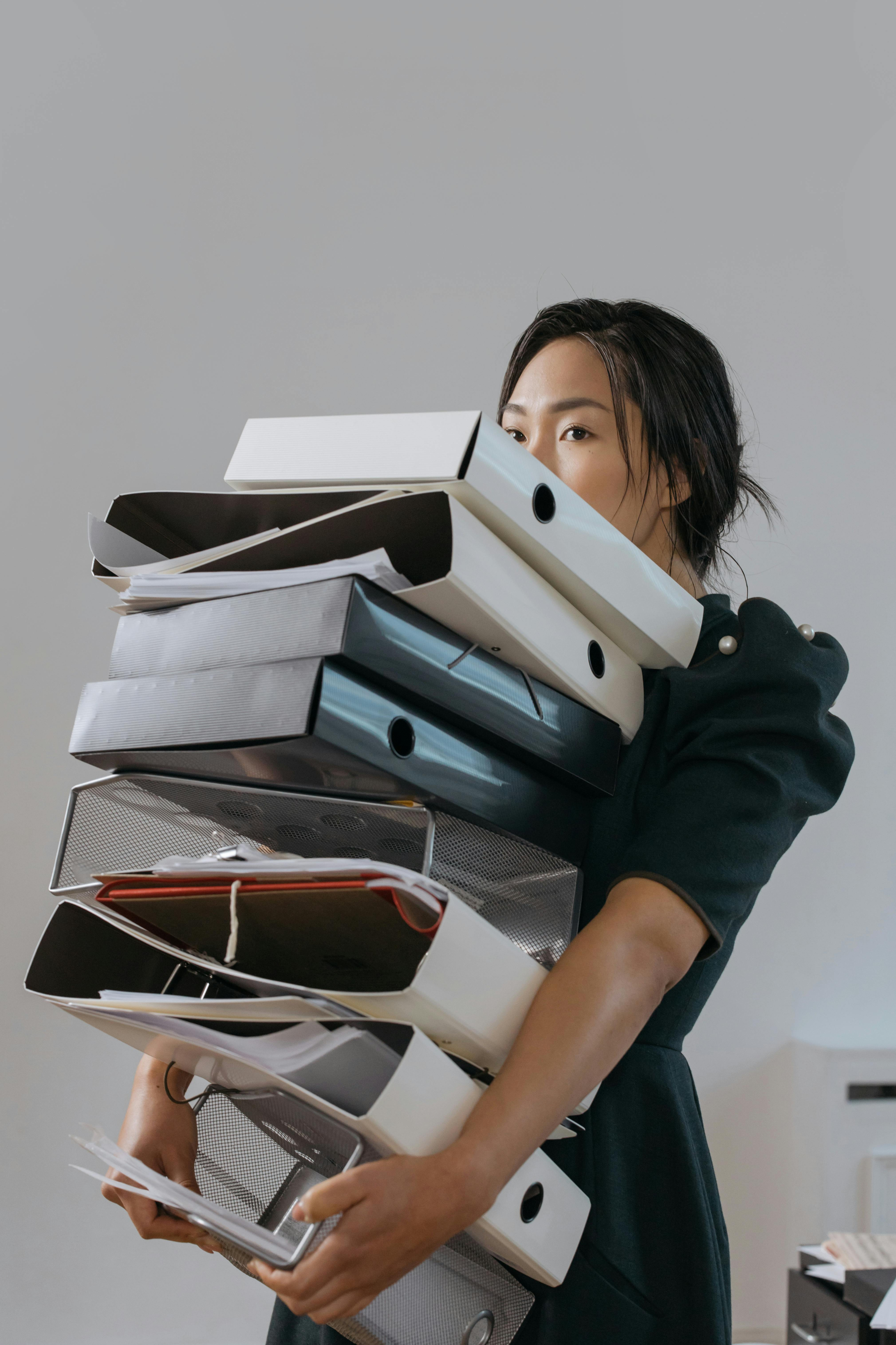 AI vs CLM: Are Legal Teams Abandoning Traditional Contract Systems for AI?